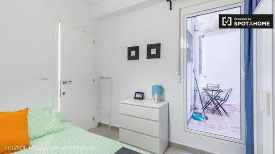 Habitación ordenada en alquiler en apartamento de 3 dormitorios en Poblats Marítims - VALENCIA