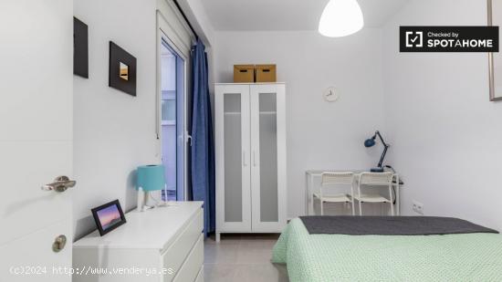 Habitación ordenada en alquiler en apartamento de 3 dormitorios en Poblats Marítims - VALENCIA