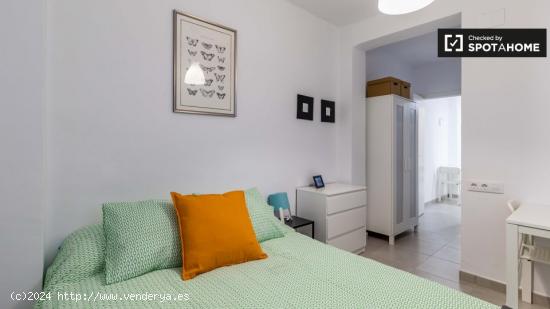 Acogedora habitación en alquiler en apartamento de 4 dormitorios en Poblats Marítims - VALENCIA