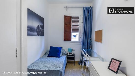 Habitación amueblada en apartamento de 5 dormitorios en Ciutat Vella. - VALENCIA