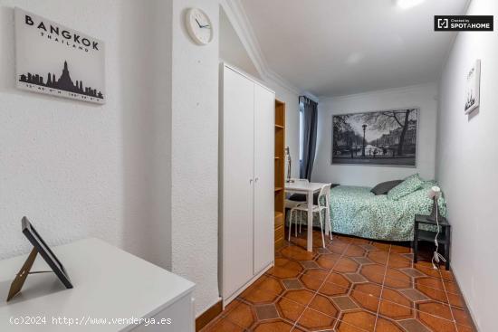 Amplia habitación en alquiler en apartamento de 5 dormitorios, Benimaclet - VALENCIA