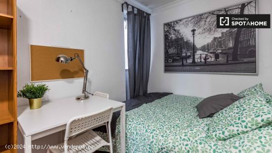 Amplia habitación en alquiler en apartamento de 5 dormitorios, Benimaclet - VALENCIA