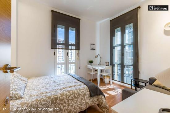  Se alquila habitación luminosa en apartamento de 4 dormitorios en Rascanya - VALENCIA 