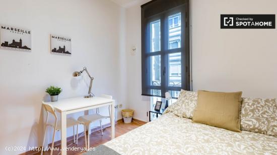 Acogedora habitación en alquiler en apartamento de 4 dormitorios en Rascanya - VALENCIA