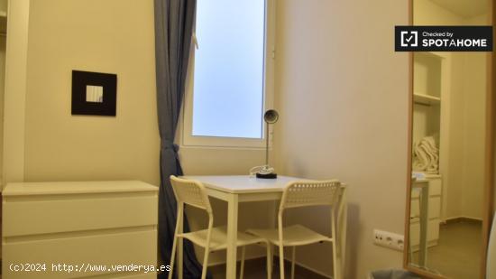 Se alquila habitación en piso de 5 habitaciones en Russafa - VALENCIA
