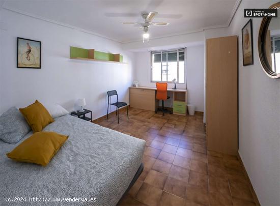  Alquiler de habitaciones en apartamento de 6 dormitorios en Benimaclet - VALENCIA 