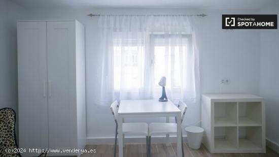 Alquiler de habitaciones en piso de 4 habitaciones en Nou Moles - VALENCIA