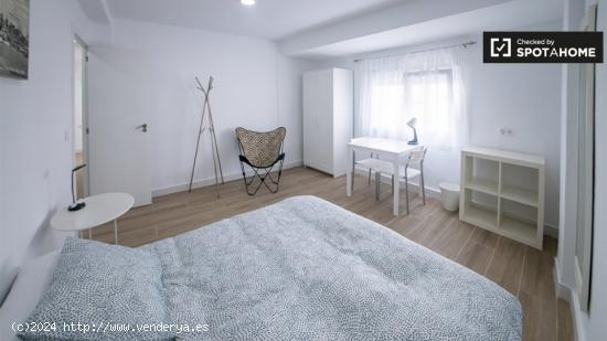 Alquiler de habitaciones en piso de 4 habitaciones en Nou Moles - VALENCIA