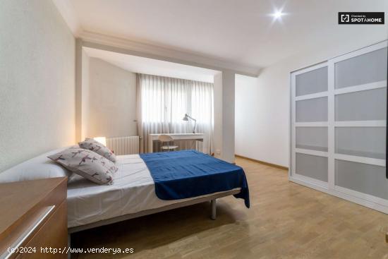  Amplia habitación en un apartamento de 8 dormitorios en El Pla del Real - VALENCIA 