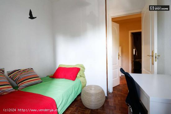  Habitación luminosa en alquiler en apartamento de 3 dormitorios en Hortaleza. - MADRID 