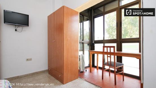 Acogedora habitación con calefacción en piso compartido, Los Pajaritos - GRANADA