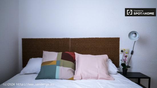 Alquiler de habitaciones en piso de 6 habitaciones en Valencia - VALENCIA