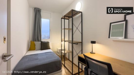Alquiler de habitaciones en piso de 6 habitaciones en Les Corts - BARCELONA