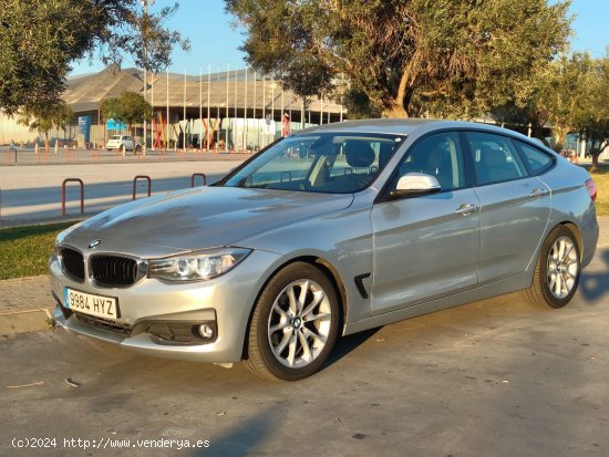 BMW Serie 3 318dA Gran Turismo Nacional Certificado en km y carrocería - Málaga