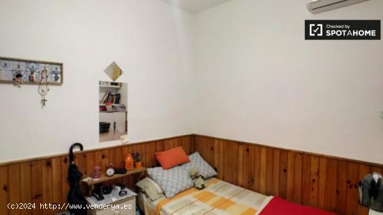Habitación acogedora con llave independiente en un apartamento de 4 dormitorios, Carabanchel - MADR