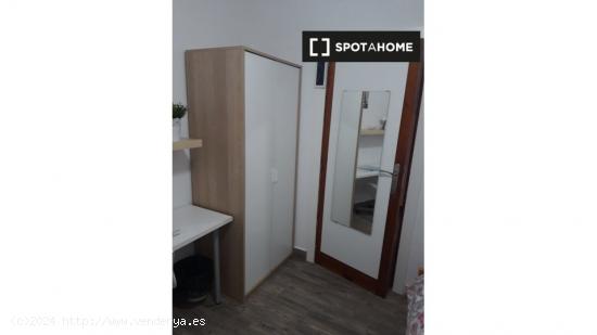 Alquiler de habitaciones en piso de 5 habitaciones en Sant Antoni - ALICANTE