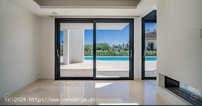Villa en venta en Estepona (Málaga)