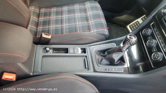Volkswagen Golf Golf GTI 2.0 TSI 220CV BMT 5p. un solo propietario, libro de revisiones - Montcada i
