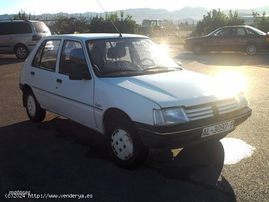 Peugeot 205 1.1 JUNIOR (TOTALMENTE ORIGINAL). de 1991 con 166.000 Km por 1.100 EUR. en Murcia