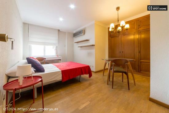  Gran habitación en un apartamento de 8 dormitorios en El Pla del Real - VALENCIA 