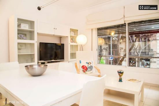  Elegante apartamento de dos dormitorios disponibles en el bohemio Gracia - BARCELONA 