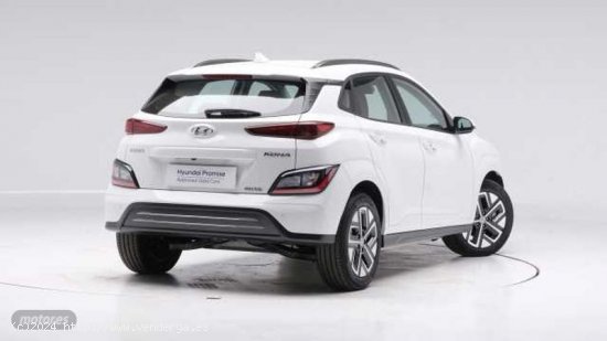 Hyundai Kona Electric Maxx 150kW de 2023 con 44 Km por 35.500 EUR. en Murcia