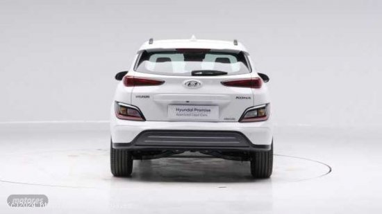 Hyundai Kona Electric Maxx 150kW de 2023 con 44 Km por 35.500 EUR. en Murcia