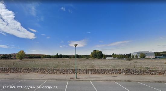  Urbis te ofrece una parcela en venta en zona Vega de Salamanca, Villamayor, Salamanca. - SALAMANCA 