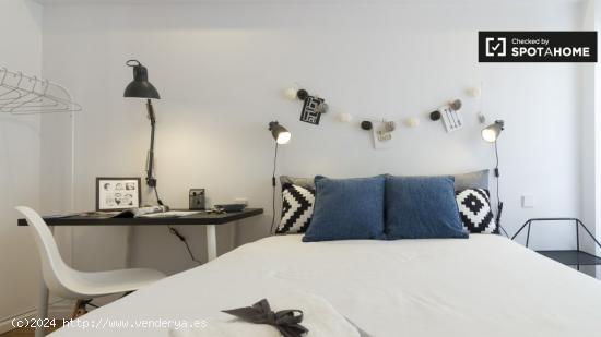 Elegante habitación en un apartamento de 3 dormitorios en Begoña, Bilbao - VIZCAYA
