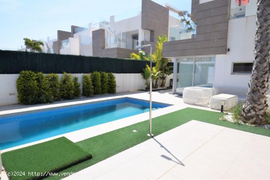 Villa en venta en Guardamar del Segura (Alicante)