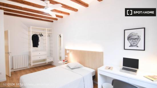 ¡Habitaciones en alquiler en un apartamento de 5 habitaciones en Barcelona! - BARCELONA