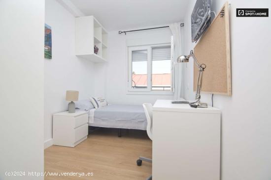  Luminosa habitación con calefacción en apartamento de 4 dormitorios, Carabanchel - MADRID 