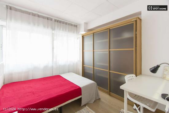  Habitación luminosa en apartamento de 8 habitaciones en Prosperidad - MADRID 