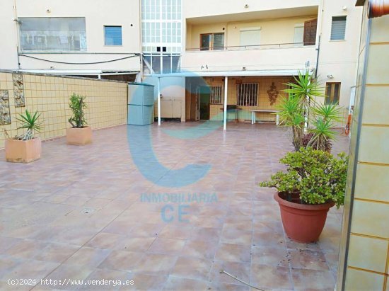 Se vende piso con amplia terraza en Pere Garau