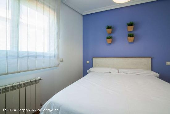  Habitación enorme con cómoda en un apartamento de 5 dormitorios, Delicias - MADRID 