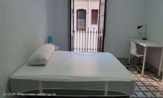  ¡OFERTA DE TIEMPO LIMITADO! Habitación en piso de 6 habitaciones en Granada - GRANADA 