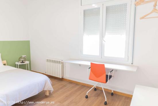  Alquiler de habitaciones en piso de 5 habitaciones en El Baix Guinardó - BARCELONA 