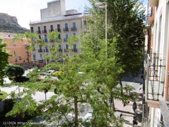  ¡Increíble oportunidad! Edificio en Alicante: ¡Transforma 6 viviendas en 12 y disfruta de un át