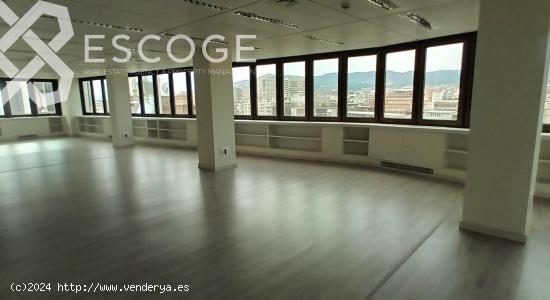 Oficina en alquiler con espectaculares vistas panorámicas (Les Corts) - BARCELONA