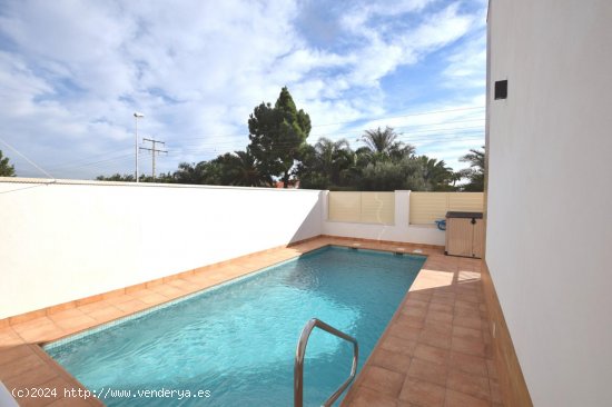 Villa en venta en Almoradí (Alicante)