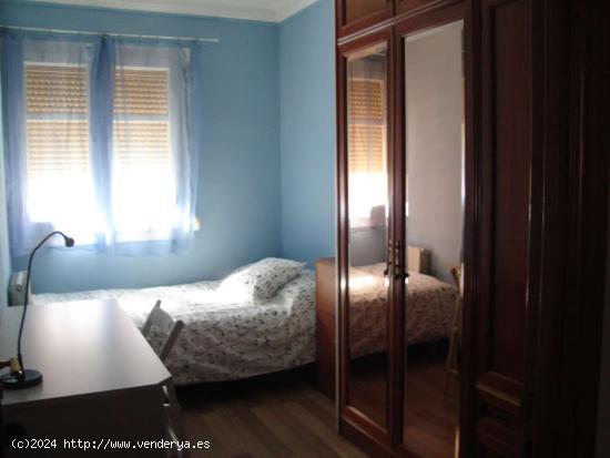  Se alquila habitación en piso de 3 dormitorios en Delicias, Zaragoza - ZARAGOZA 