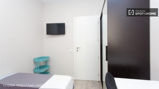 Vivienda con escritorio en apartamento de 7 dormitorios, Malasaña - MADRID