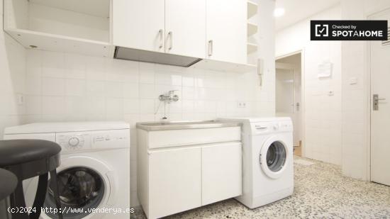 Habitación grande con calefacción en un apartamento de 10 habitaciones, Moncloa - MADRID