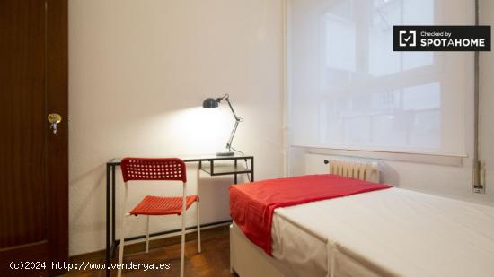Habitación compacta en apartamento de 6 habitaciones en Prosperidad - MADRID