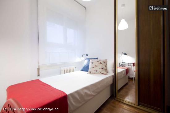  Habitación funcional en apartamento de 6 habitaciones en Prosperidad - MADRID 