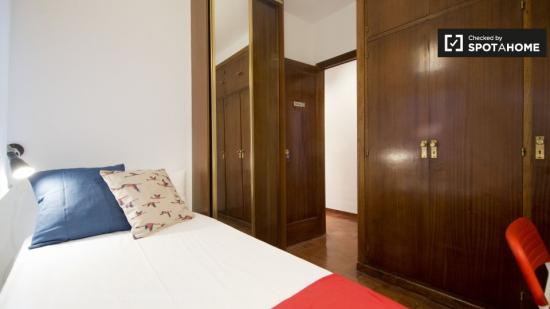 Habitación funcional en apartamento de 6 habitaciones en Prosperidad - MADRID
