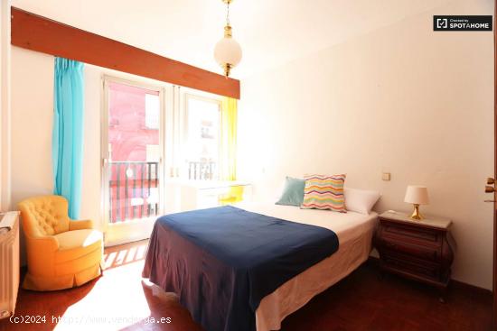  Habitación luminosa con cama doble en alquiler en Príncipe Pío - MADRID 