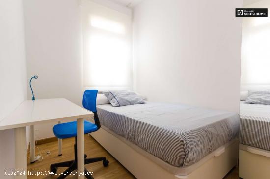  Relajante habitación con amplio espacio de almacenaje en un apartamento de 5 habitaciones, Ríos Ro 