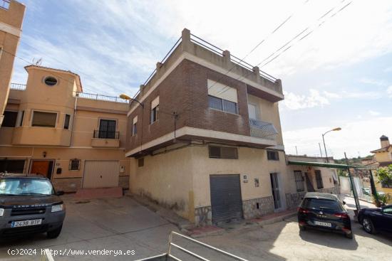 Vivienda de  3 dormitorios con amplio garaje y solarium, zona Hurchillo - ALICANTE