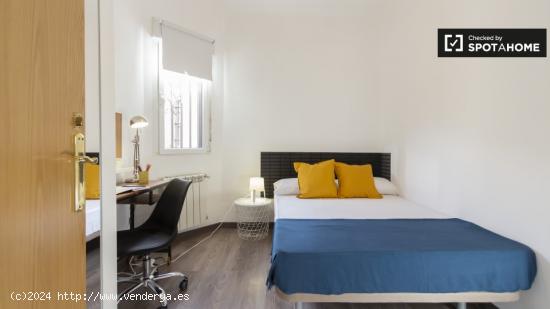 Se alquila habitación en apartamento de 6 dormitorios en Puente de Vallecas. - MADRID